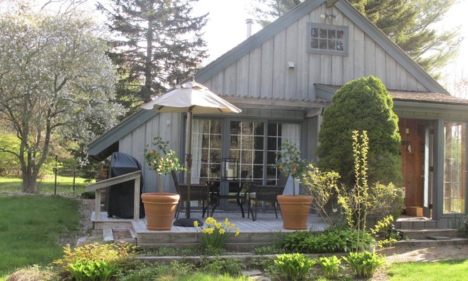 Mystic - New London Cottage | Chic Guest Cottage, Great location between Historic Stonington Borough & Mystic