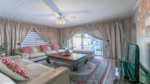 Goodwood Maison | MyZen Guest House -5min to Canal Walk Mall & 5min to Grand West Cassino