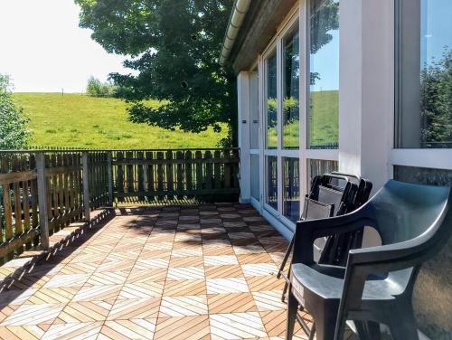 Auerbach Appartement | Nähe Plohn Park - FEWO mit Spielzimmer und Balkon, DZ