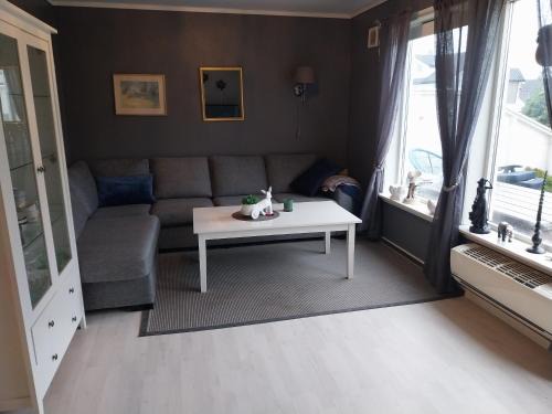 Saeveland Appartement | Nær sentrum skog å strand