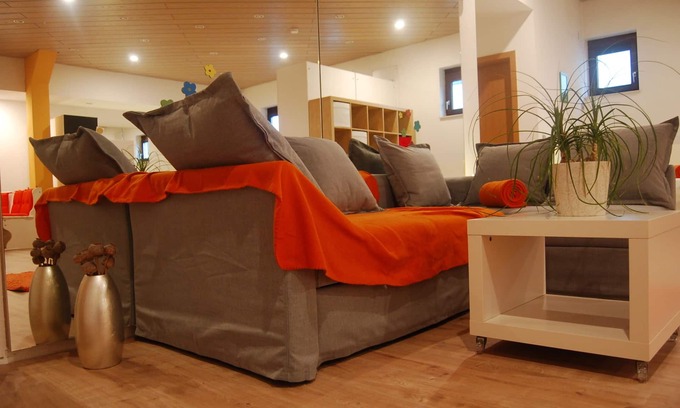 Neckarhausen Appartement | Nürtingen: spacieux appartement de style loft entre vergers et Neckar