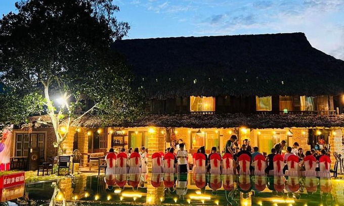 Luong Son Chalet De Ski | Nả Yên Retreat Lương Sơn Hòa Bình - Nhà sàn to