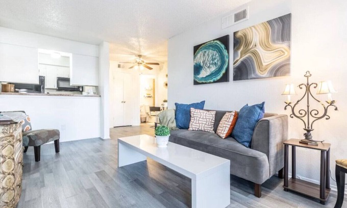 Park Central Appartement | N. Dallas Updated 1 Bedroom Apartment