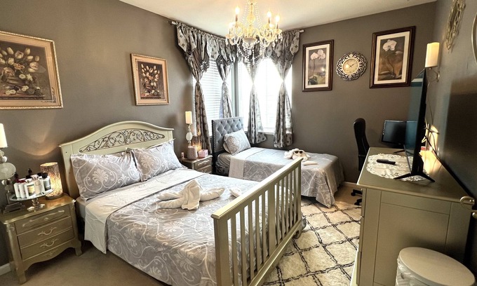 Tracy Maison | Nabor(8) lovely comfy suite with 2 beds quite safe with private bathroom