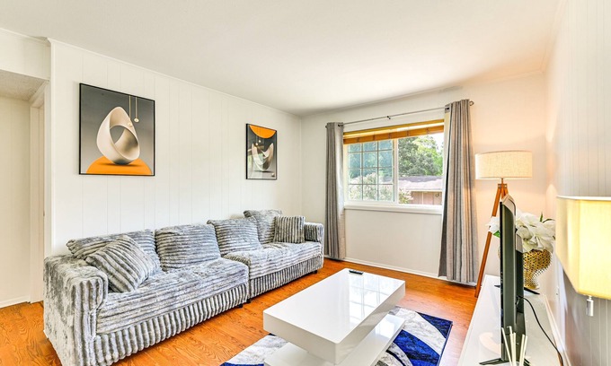 Nacogdoches Appartement | Nacogdoches Luxe 2BR Retreat, Walk to SFA, Pet-Friendly + Superhost Clean