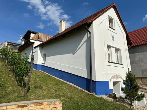 Tupesy Maison | Nad Slováckým sklípkem