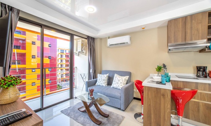 Nai Harn Appartement | Nai Harn 1BR Retreat Pools & Sea Views S608