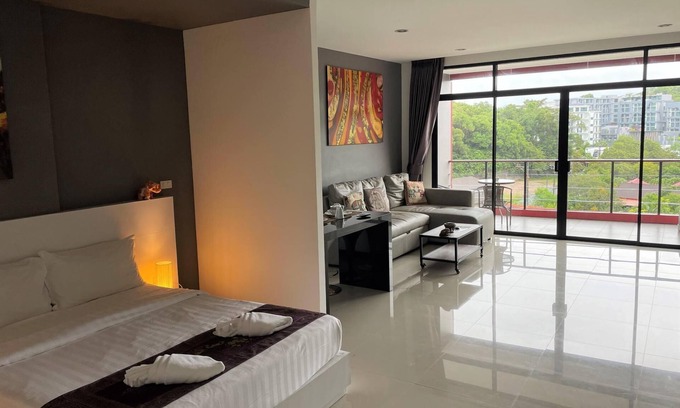 Nai Harn Appartement | Nai Harn spacious studio, great amenities!