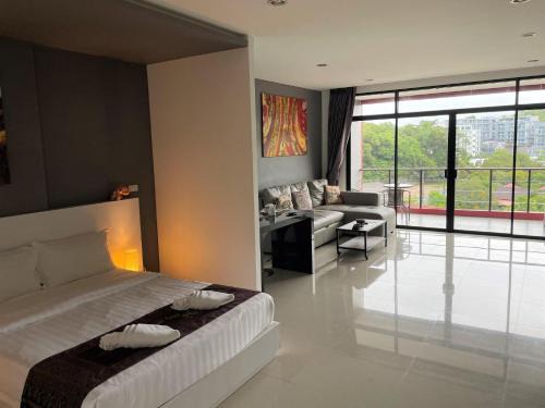 Nai Harn Appartement | Nai Harn spacious studio great amenities