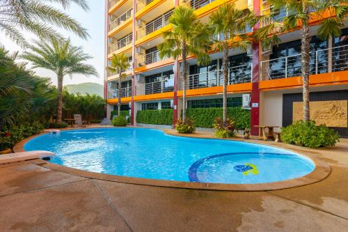 Nai Harn Appartement | NaiHarn Sea Condo by Holy Cow, 1-BR, mountain view