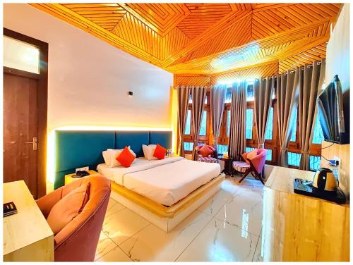 Nainital Hôtel | NAINITAL HOTEL A LUXURIOUS RESORT'S PRANAV! INN - Free Parking & Wi-fi - Restaurant & Room Service - Spacious & Comfortable Rooms With Hill View Available -Near Bhowali Road - Best Hotel In Nainital