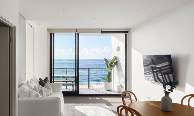 Newcastle Appartement | Nalu - holiday apartment overlooking Newcastle Beach