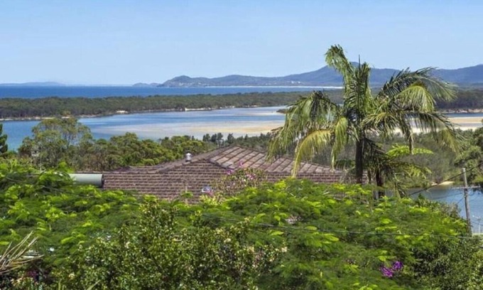 Nambucca Heads Maison | Nambucca Beach House - Home with great sea views, full kitchen & strong Wi-Fi