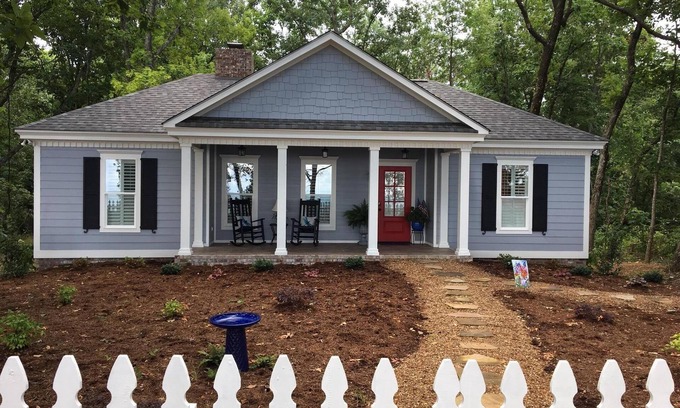 Mentone Cottage | 2 master en suites! Best small town! Best week in October just cancelled. Hurry!