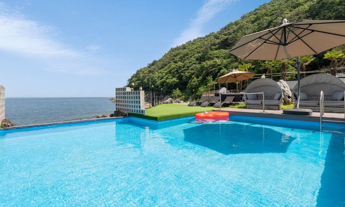 Namhae Maison | Namhae Orosy Bada Pool Villa & Pension