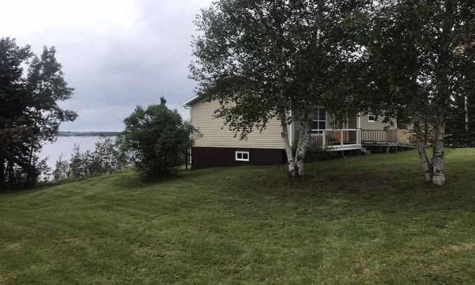 Newfoundland Maison | Nan & Pop's Waterfront Retreat, Offering a breathtaking view of the bay!
