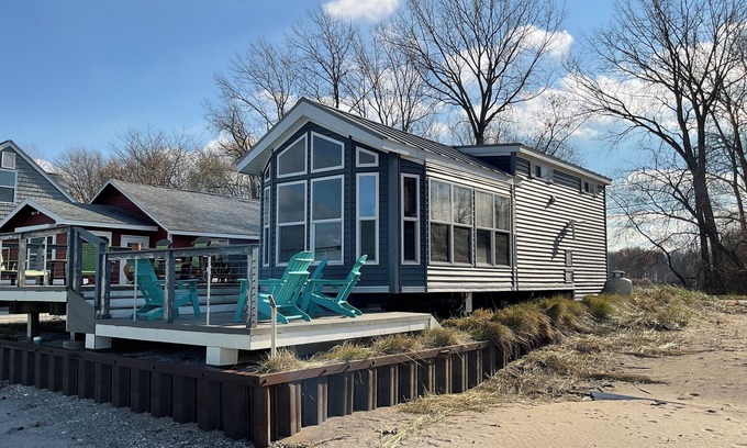 Oak Harbor Maison | Nana and Papa’s Tiny beach house with private beach and amazing views