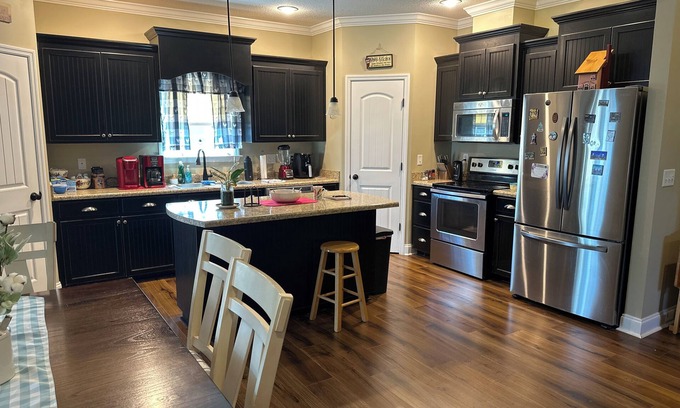 Valdosta Maison | Nana & PopPop’s Place nget away for Wild Adventures theme park