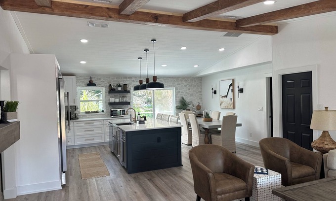 Port Orange Maison | Nana’s Beach Blessing - Steps to the beach! We give last minute discounts!