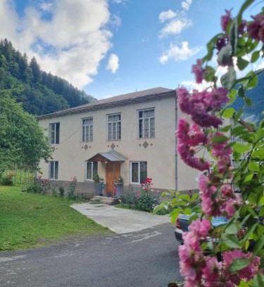 Racha-Lechkhumi and Lower Svaneti Maison | Napertskala Guesthouse