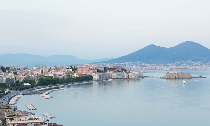 Naples Appartement | Naples Stadium apt. - six people, three bedrooms, two bathrooms, free park