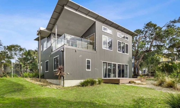 Fairhaven Maison | Narani Way I Walk to Beach I Pet Friendly