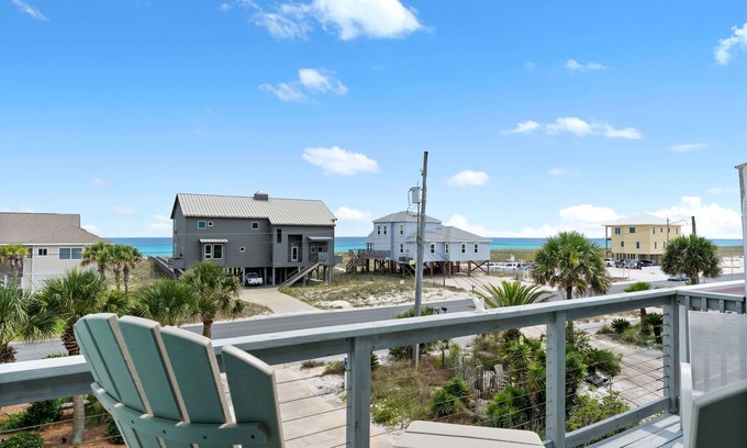 Navarre Beach Maison | Narvana-Gulf View Home Across from Beach. Pup Friendly