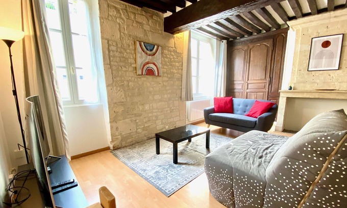Centre Ancien Appartement | Nashira YourHostHelper