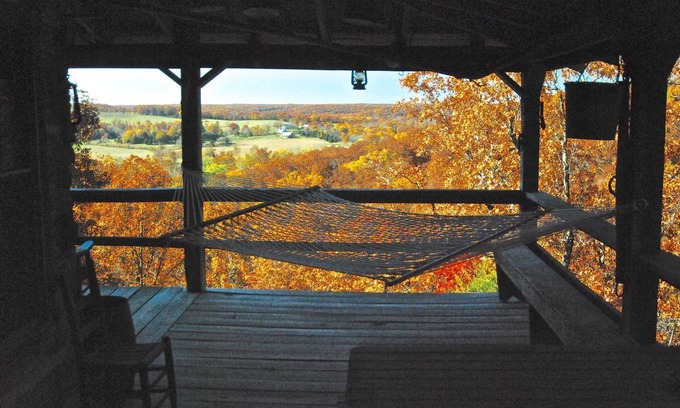 Dixon Cabine | Native Ozark Log Cabin perché au-dessus de la pittoresque vallée de la rivière Gasconade