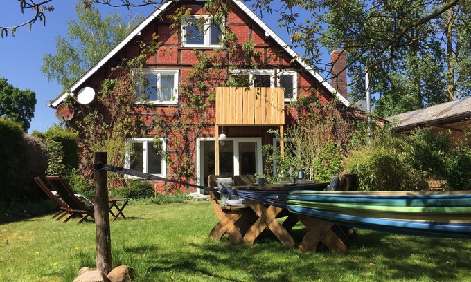 Waddeweitz Appartement | Natural ∙ idyllic ∙ at ground level on 82 m² - private garden - two wood-burning stoves