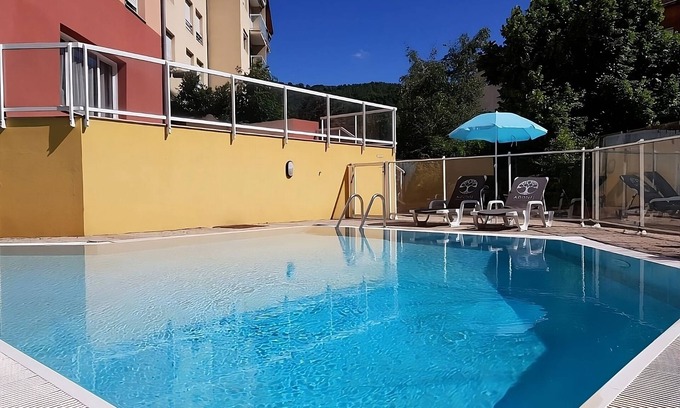 Gap Hôtel | Nature at Your Doorstep! Pets Allowed, Seasonal Swimming Pool!