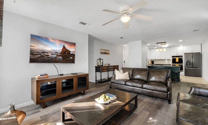Tallahassee Maison | Nature Lover's Oasis, Charming 3-bedroom house with WiFi, AC and fireplace