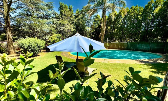 Greater Johannesburg Metropolitan Area Maison | Nature's Haven: 7-Bedroom Villa with Pool, WiFi & Serene Surroundings