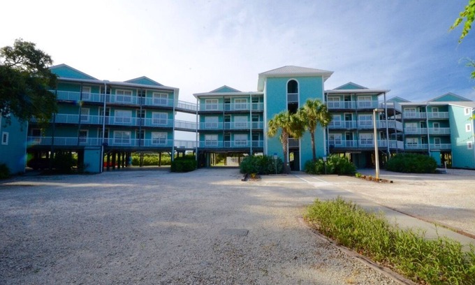Cedar Key Copropriété | Nature's Landing C104 Corner Unit with Pool!
