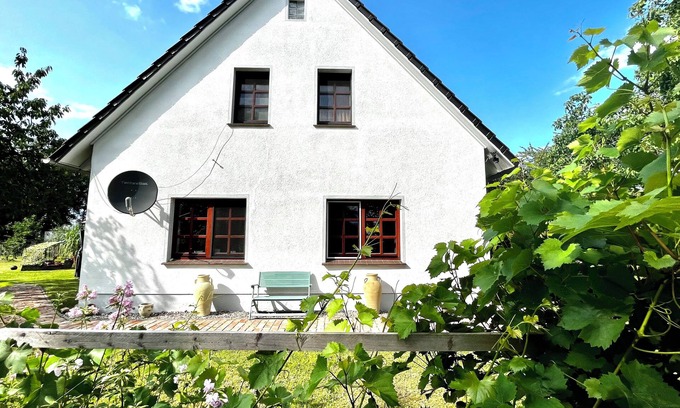 Ahrenshagen-Daskow Appartement | Nature & Mer: Appartement dans une maison de campagne idyllique
