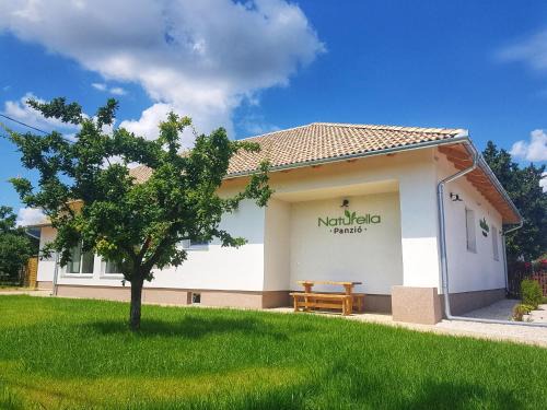 Villany Lit Et Petit-Déjeuner | Naturella Panzió