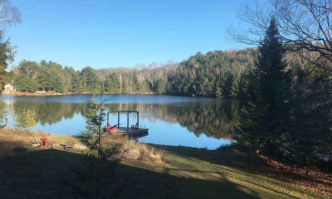 Faraday Cabine | Nature’s Quiet Call – A Peaceful Lakeside Retreat Near Bancroft.