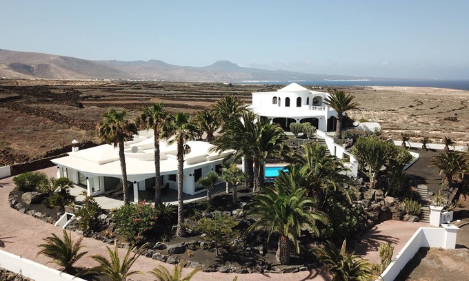 Charco del Palo Villa | Vacances de rêve naturiste, en 1-famille.- Bungalow confort avec piscine privée pour 2-6 personnes.