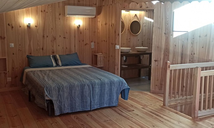 Le Porge Chalet De Ski | Naturist room with swimming pool. Near Bassin dárcachon, Cap-Ferret, Médoc