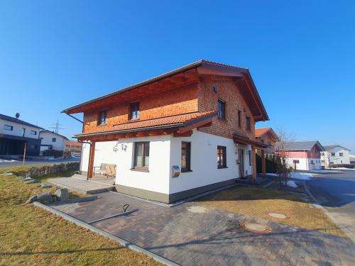 Nesselwang Appartement | NaturLogis Allgäu - nachhaltige Ferienwohnung im Bio-Lehmhaus, allergikerfreundlich, Terrasse mit Bergblick, inkl Königscard