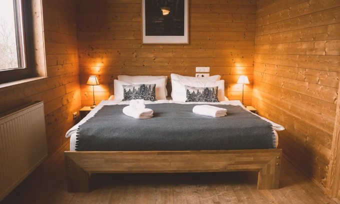 Vogtareuth Appartement | Naturnahes Familienchalet mit Garten - Wifi - Netflix - nur 15 Minuten vom Chiemsee und 35 Minuten von München entfernt