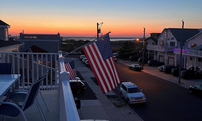 Sea Isle City Maison | Nautical SIC haven: 4BR + Bonus Room in the Heart of SIC