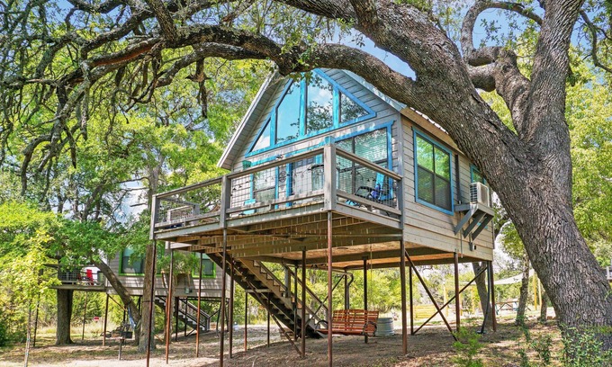 Dripping Springs Cabine | Stay in a Tree House! | Unique Dripping Springs Getaway