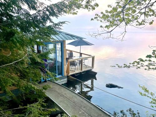 Monmouth Maison | Nautilus Floating Island Cabin