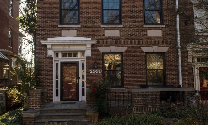 Forest Hills Appartement | Big and Comfy in Forest Hills\Cleveland Park by the Metro & Zoo! King Size Bed!