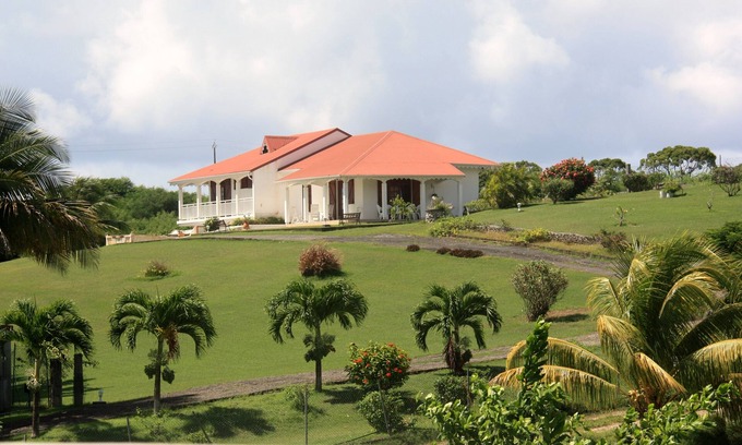 Sainte-Anne Appartement | N°E7ZXTF- SYMPATHIQUE APPT. dans BELLE VILLA 200M Plage