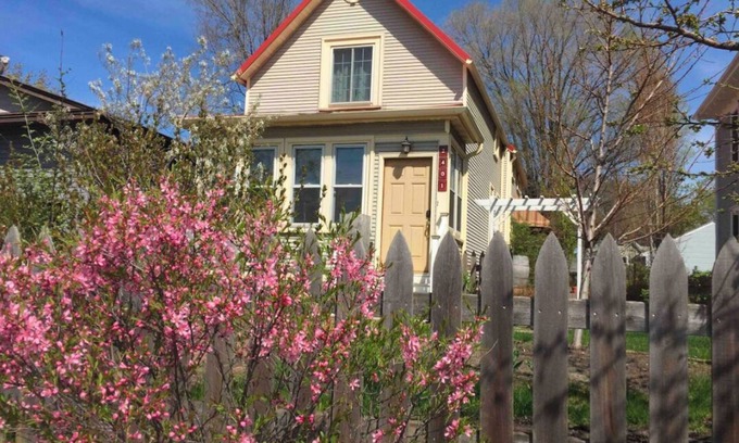 Bottineau Maison | NE Arts Haven in Trendy NE Minneapolis with AC, WiFi