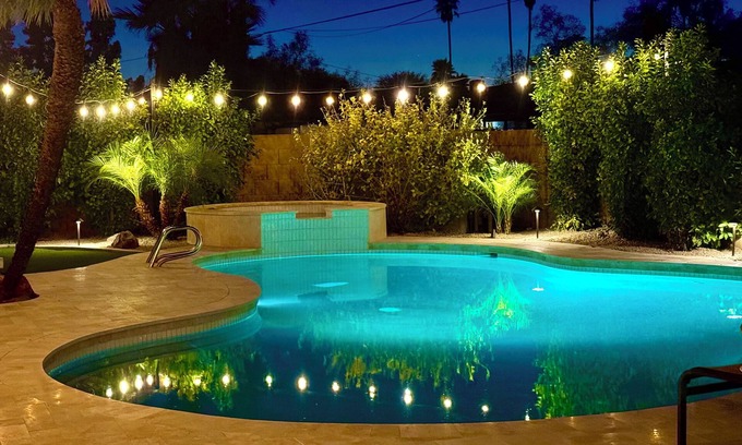 Evergreen Maison | ☆ Piscine ☆ Foyer, Lumières de bistrot ☆ Cour arrière ☆ Grill ☆ Câble