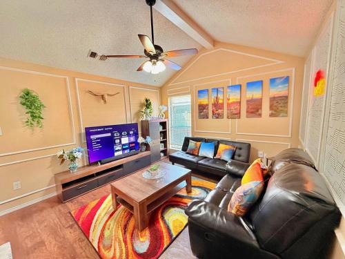 West Arlington Maison | Near AT&T Stadium, UTA, Globe Life, Six Flags, DFW Airport, American Airlines Center with Games and Crib