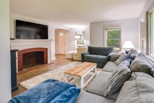 Wells Maison | Near Beach Coastal Maine Getaway with Yard